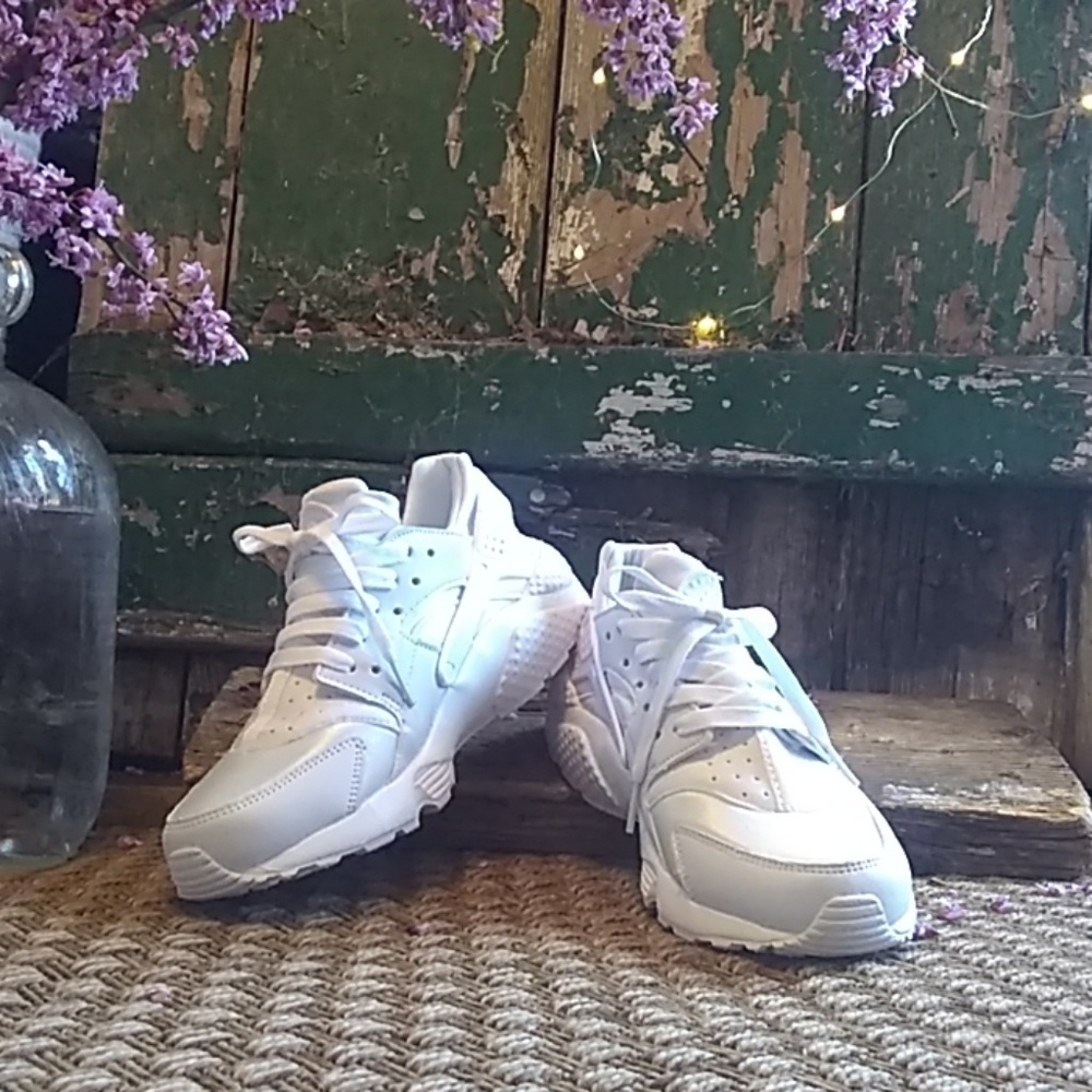 Nike brand. US size 8 tennis shoes.